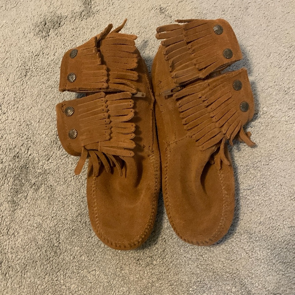Minnetonka Fringe Short Boots